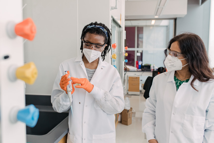 Sample image - Student and Faculty work together in lab